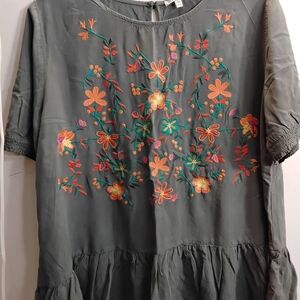 JODIFL Gray Top with Floral Embroidery